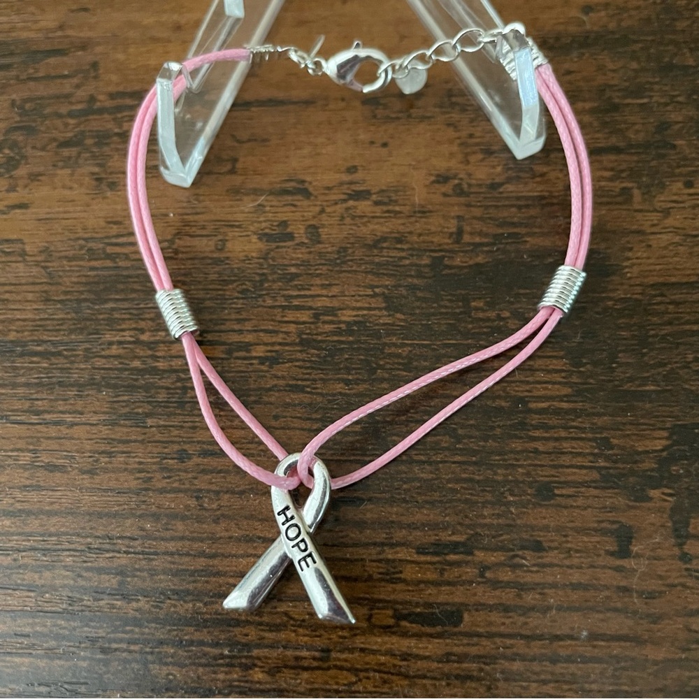 Avon Pink Breast Cancer Bracelet - Picture 1 of 8